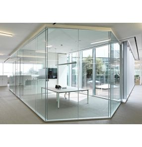 Vách ngăn kính cường lực 04