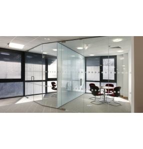 Vách ngăn kính cường lực 06
