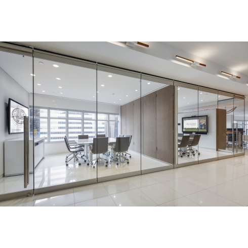 Vách ngăn kính cường lực 05